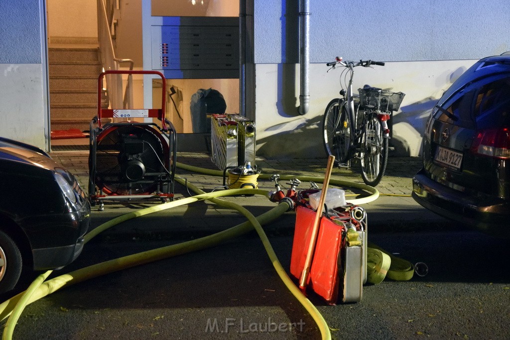 Feuer 2 Y Kellerbrand Koeln Ostheim Ruppinerstr P108.JPG - Miklos Laubert